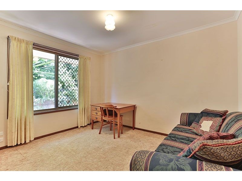 21 Amos Crescent, Mount Lofty QLD 4350