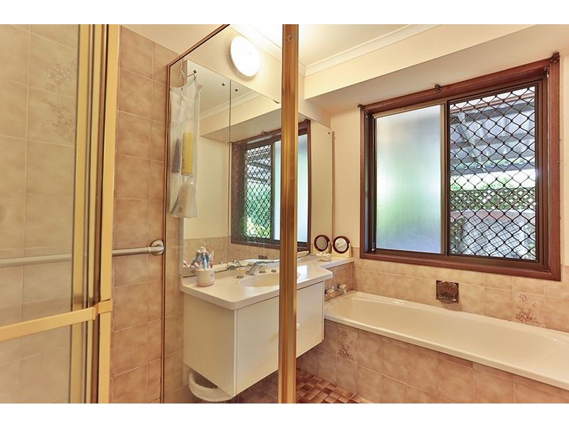 21 Amos Crescent, Mount Lofty QLD 4350