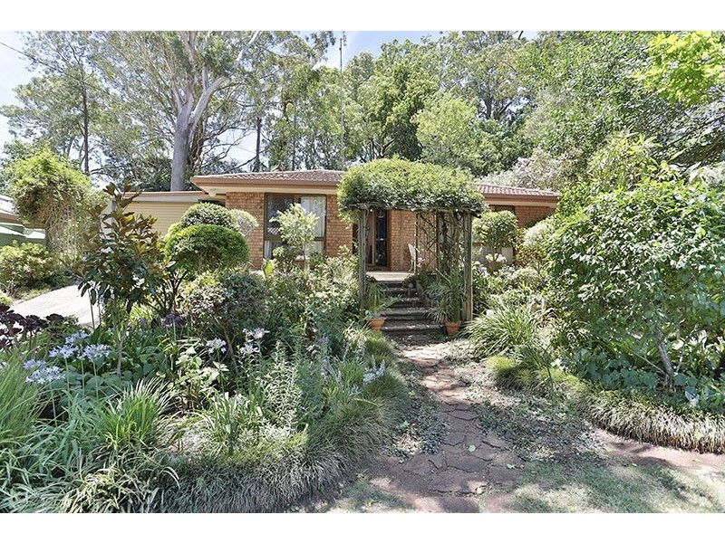 21 Amos Crescent, Mount Lofty QLD 4350