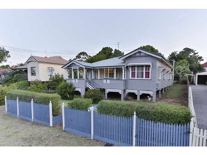 42 Cumming Street, North Toowoomba QLD 4350