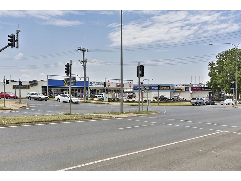 Unit 2/364 Bridge Street, Wilsonton QLD 4350