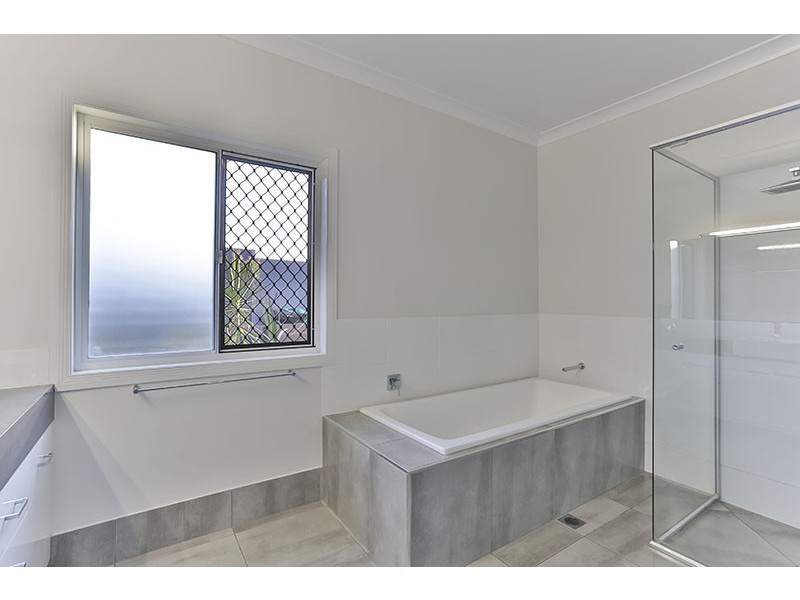 24 Kalimna Drive, Highfields QLD 4352