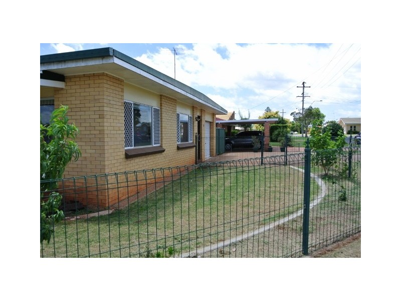 11 Matthews Street, Harristown QLD 4350