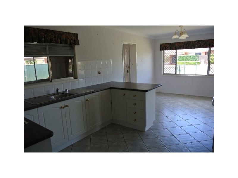 11 Matthews Street, Harristown QLD 4350