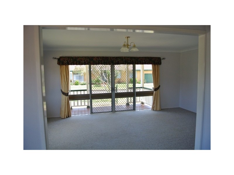 11 Matthews Street, Harristown QLD 4350