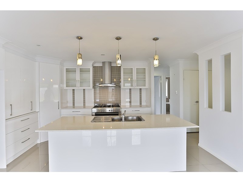 18 Wigan Avenue, Highfields QLD 4352