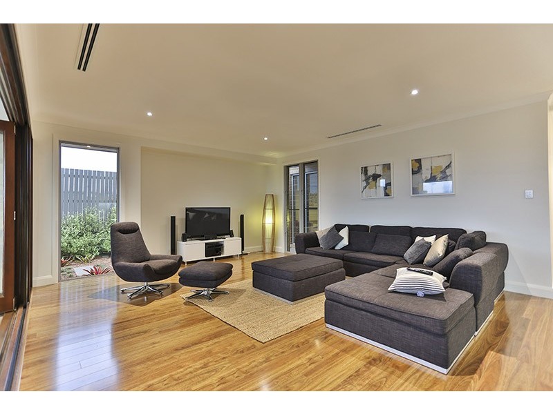 6 Goshawk Drive, Highfields QLD 4352