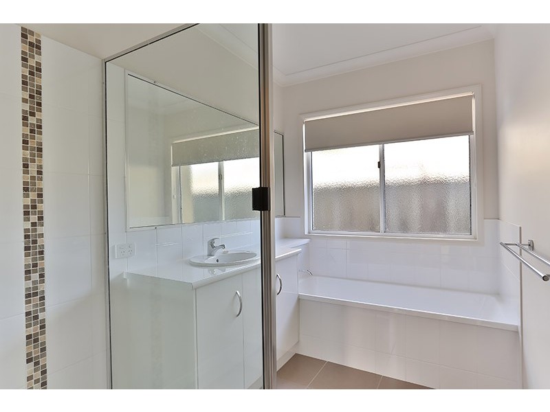 1/1 Barry Street, Mount Lofty QLD 4350