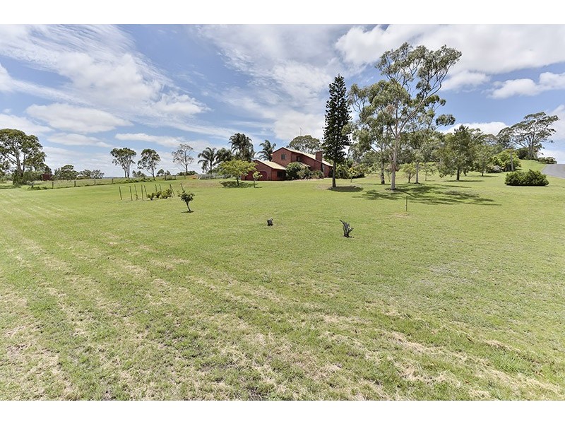 8 Coverdale Crescent, Cotswold Hills QLD 4350
