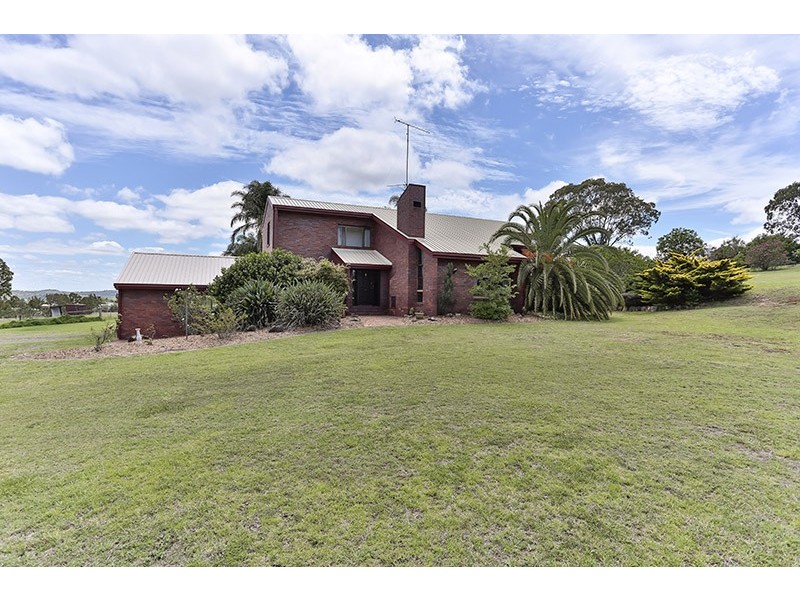 8 Coverdale Crescent, Cotswold Hills QLD 4350