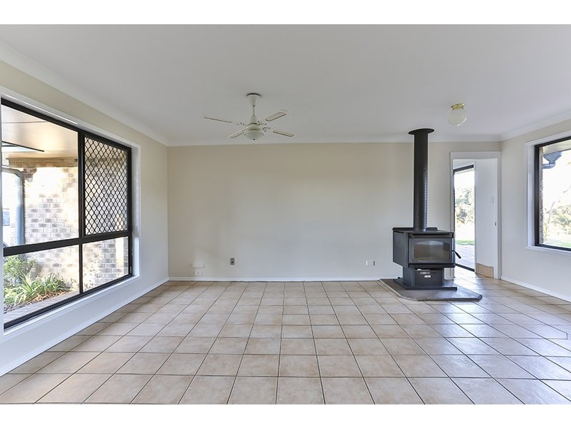 18 William Street, Meringandan West QLD 4352