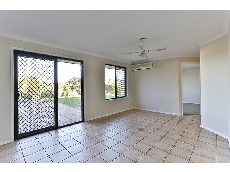 18 William Street, Meringandan West QLD 4352