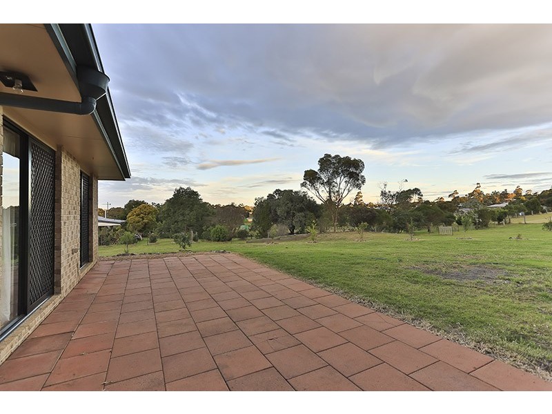 18 William Street, Meringandan West QLD 4352