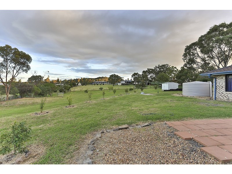 18 William Street, Meringandan West QLD 4352