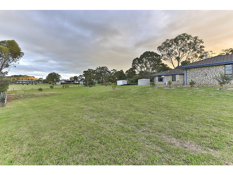 18 William Street, Meringandan West QLD 4352