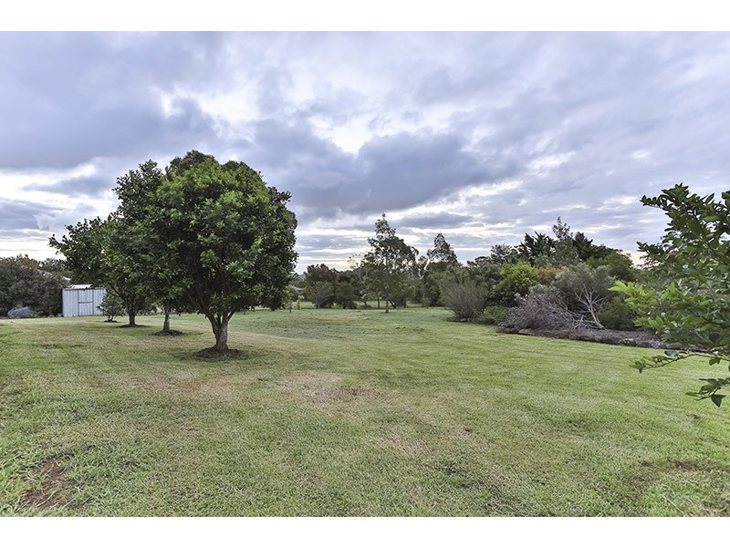 10 Denaid Street, Highfields QLD 4352