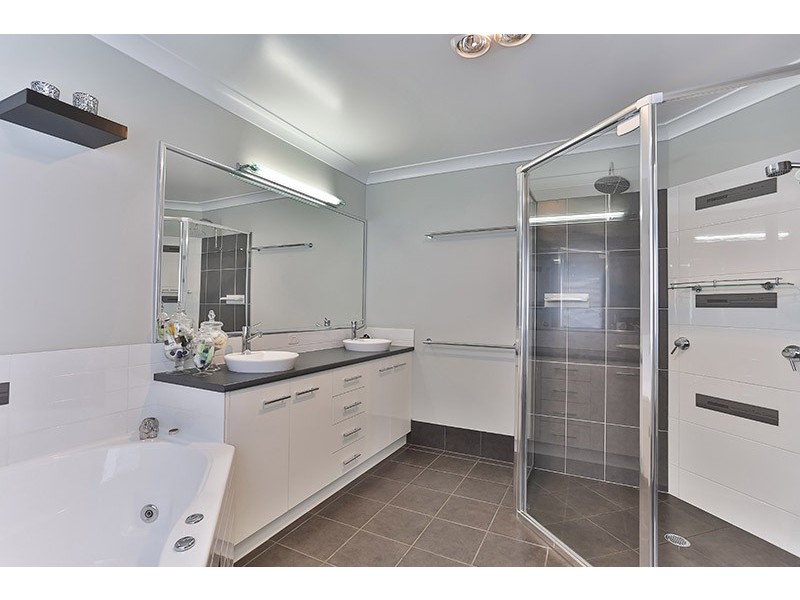 11 Alexander Avenue, Highfields QLD 4352