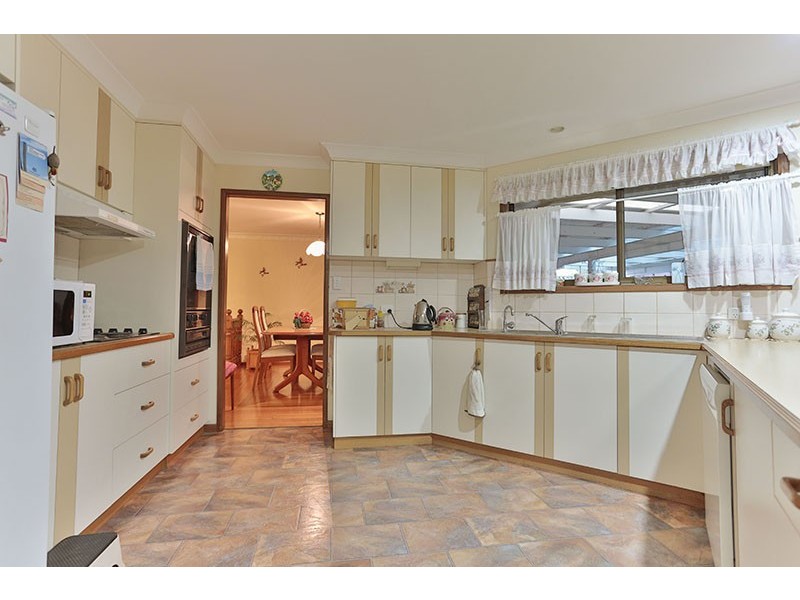 12 Hamzah Drive, Cotswold Hills QLD 4350