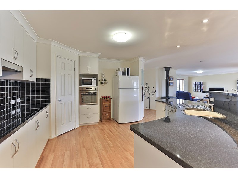 19 Thomas Street, Cambooya QLD 4358