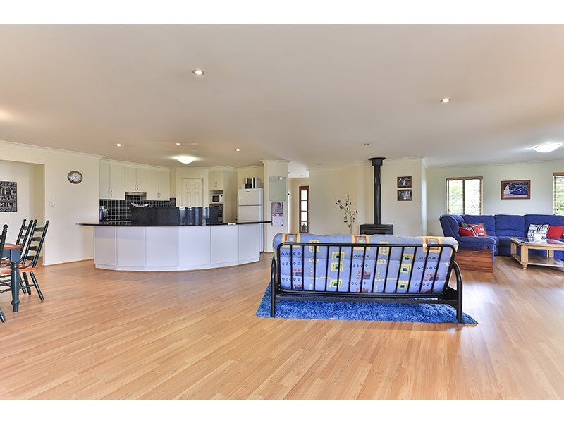 19 Thomas Street, Cambooya QLD 4358