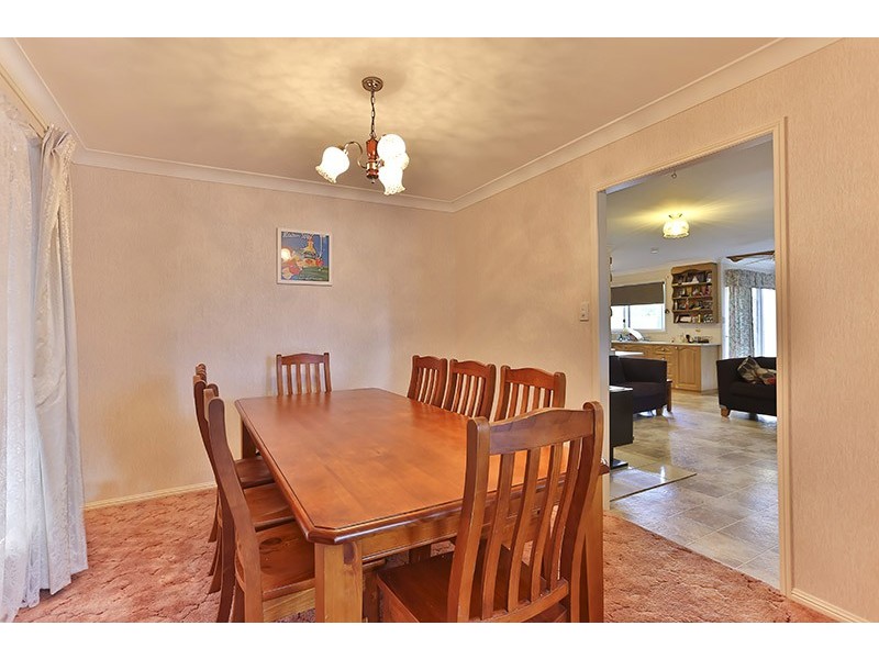 8 Emma Drive, Kearneys Spring QLD 4350