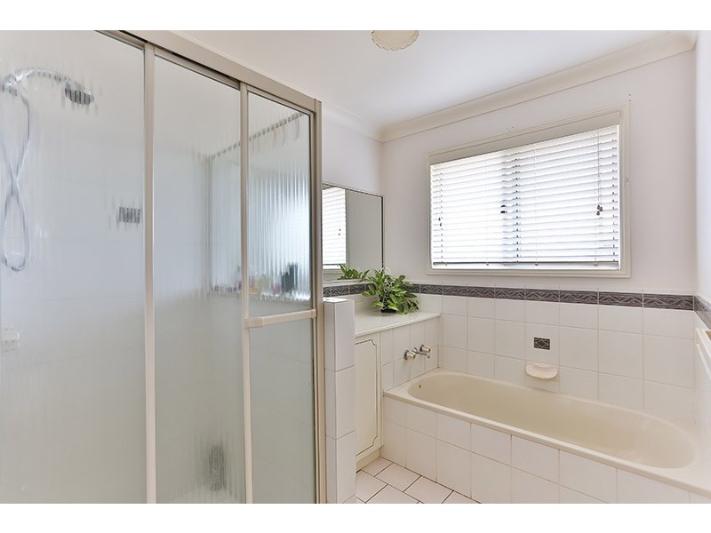 8 Emma Drive, Kearneys Spring QLD 4350