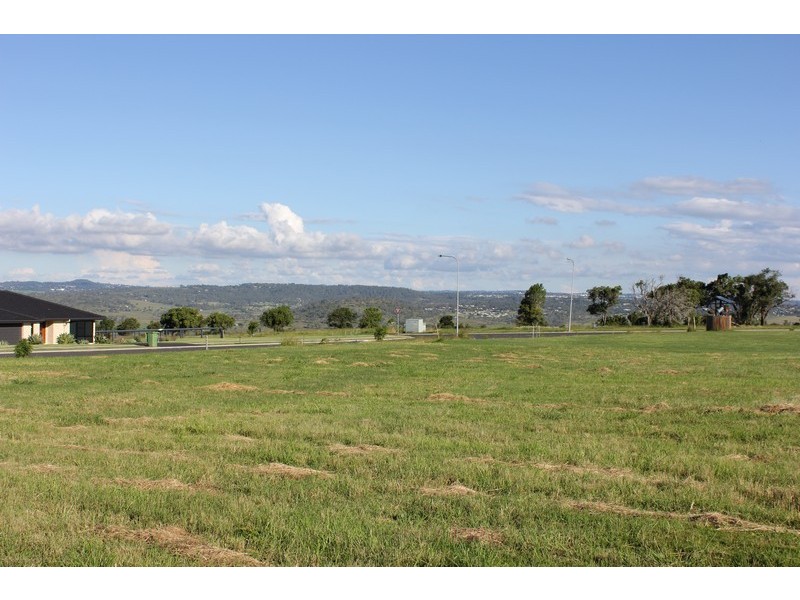 40 Hilltop Drive, Gowrie Junction QLD 4352
