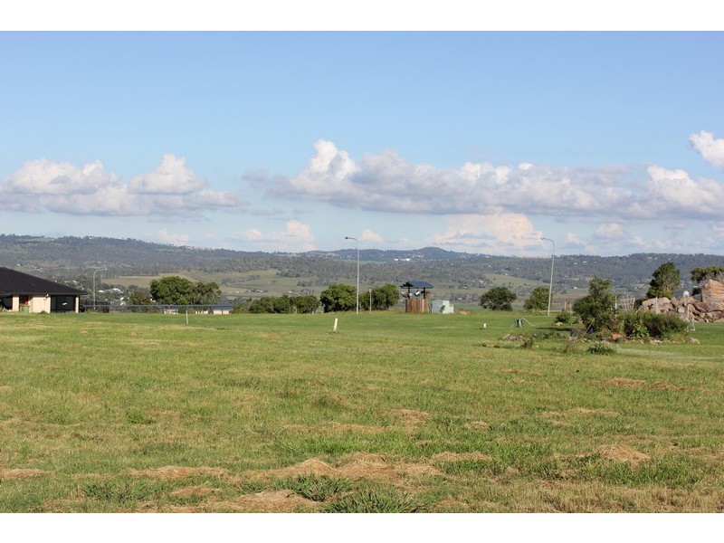 40 Hilltop Drive, Gowrie Junction QLD 4352