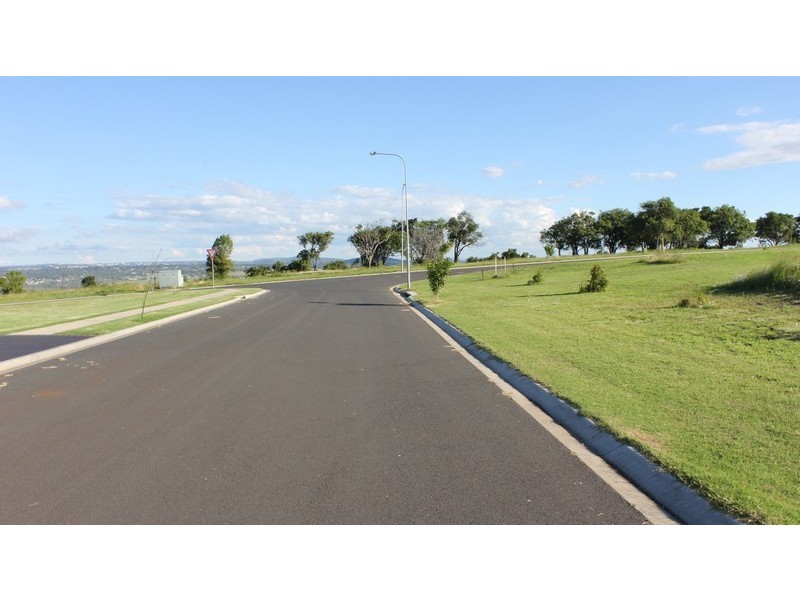 40 Hilltop Drive, Gowrie Junction QLD 4352