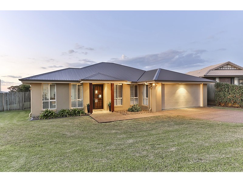 1 Leo Close, Highfields QLD 4352