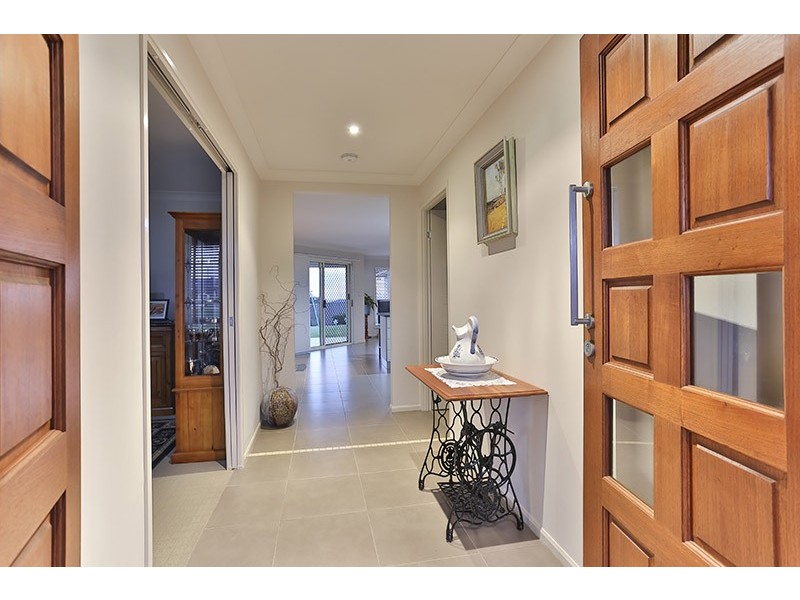 1 Leo Close, Highfields QLD 4352