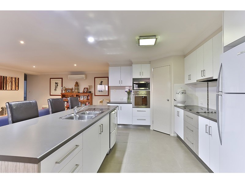 1 Leo Close, Highfields QLD 4352