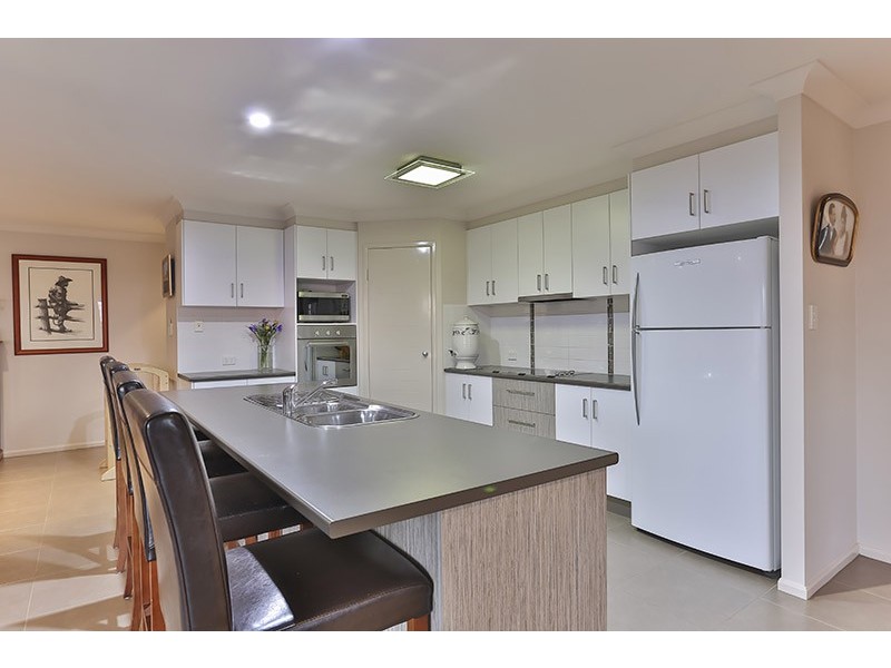 1 Leo Close, Highfields QLD 4352