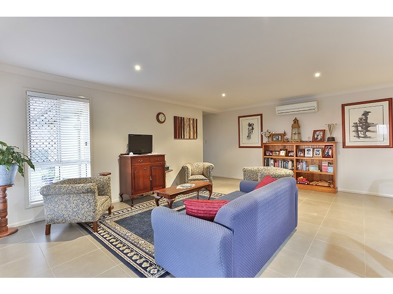 1 Leo Close, Highfields QLD 4352