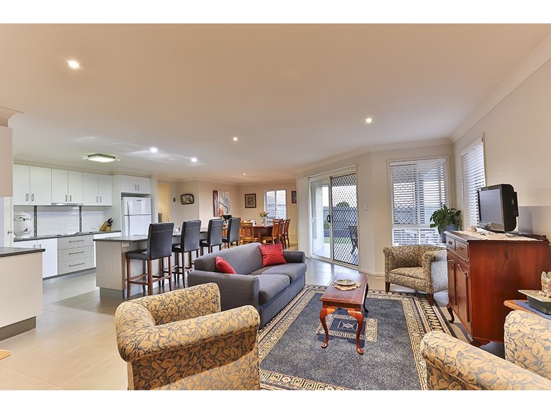 1 Leo Close, Highfields QLD 4352