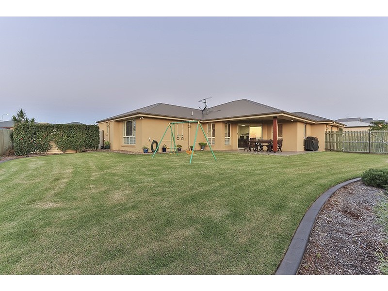 1 Leo Close, Highfields QLD 4352