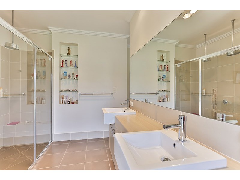 4 Gwenda Drive, Westbrook QLD 4350
