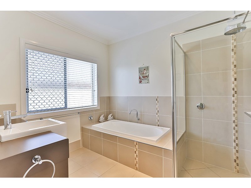 4 Gwenda Drive, Westbrook QLD 4350