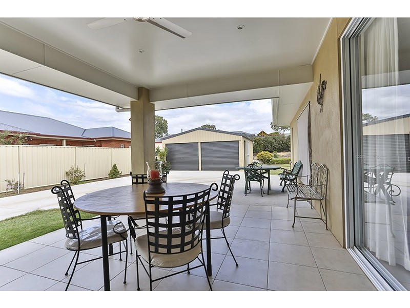 4 Gwenda Drive, Westbrook QLD 4350