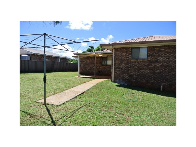 11 Black Court, Wilsonton QLD 4350