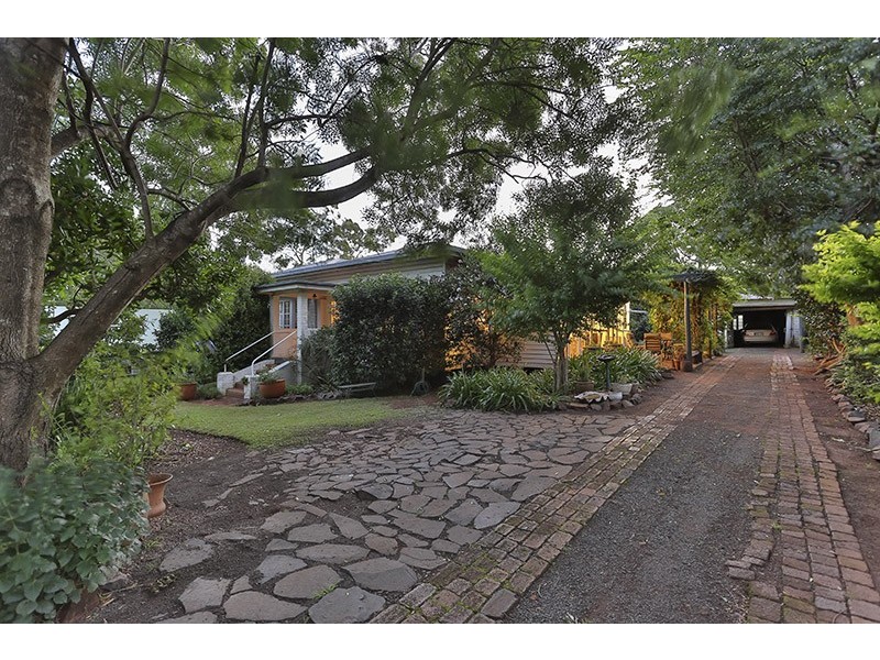 67 Mackenzie Street, Mount Lofty QLD 4350