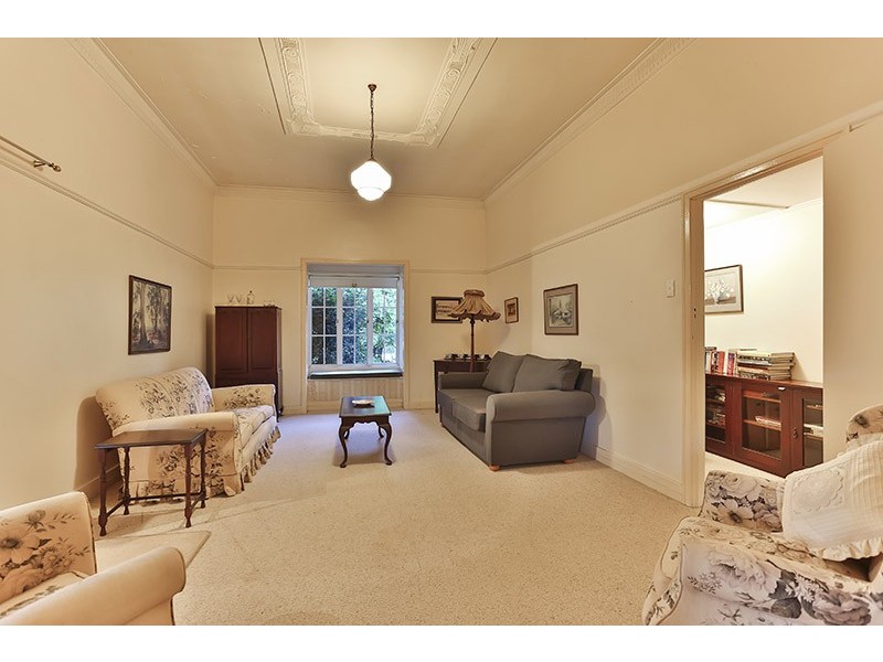 67 Mackenzie Street, Mount Lofty QLD 4350