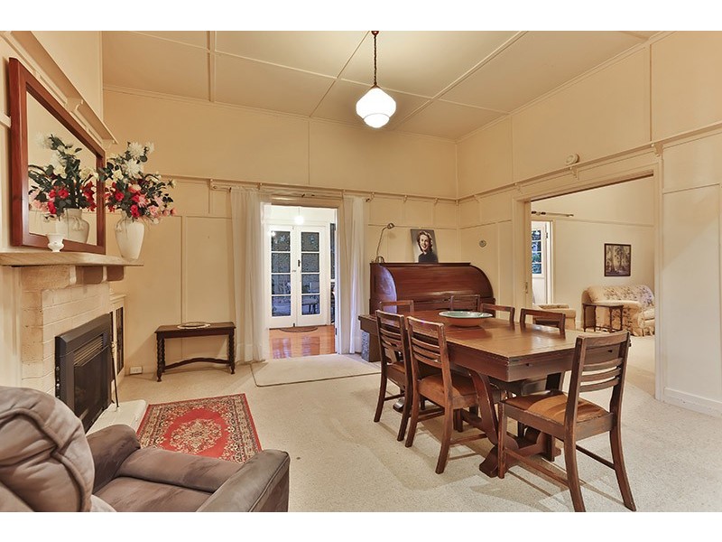 67 Mackenzie Street, Mount Lofty QLD 4350