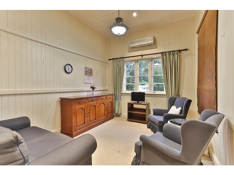 67 Mackenzie Street, Mount Lofty QLD 4350