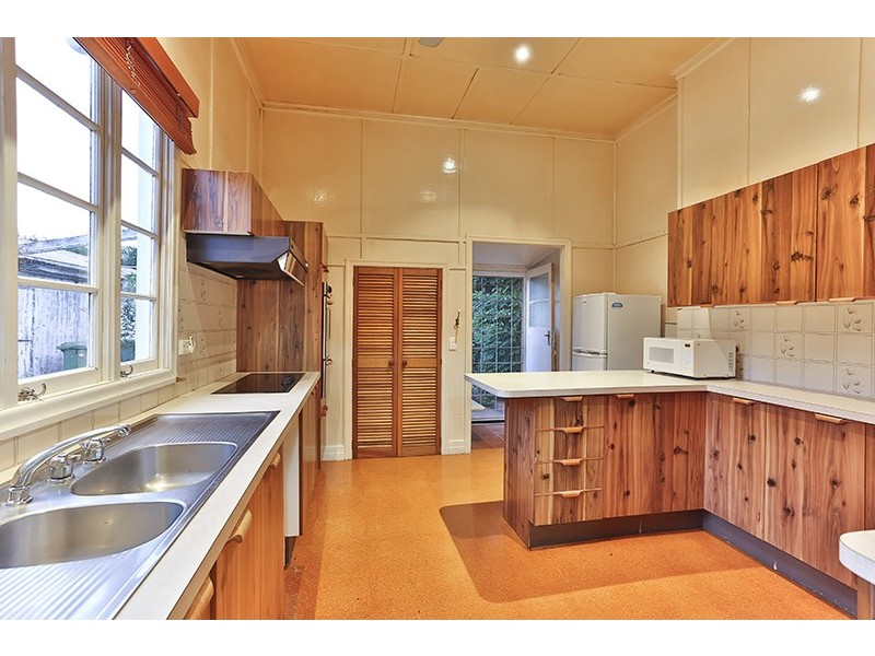 67 Mackenzie Street, Mount Lofty QLD 4350