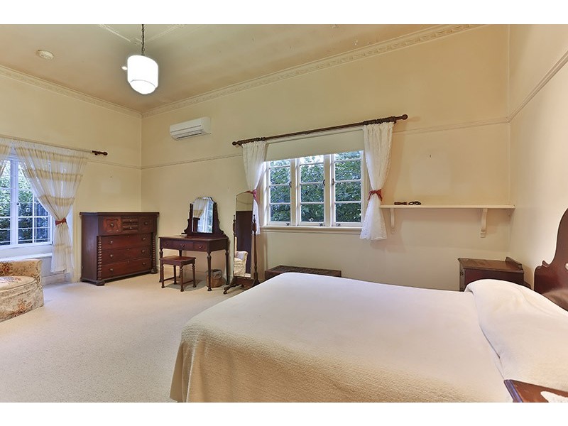 67 Mackenzie Street, Mount Lofty QLD 4350