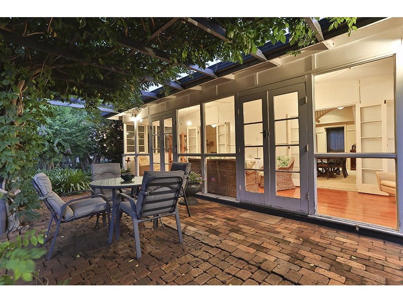 67 Mackenzie Street, Mount Lofty QLD 4350