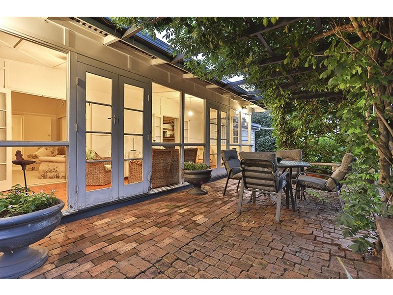 67 Mackenzie Street, Mount Lofty QLD 4350