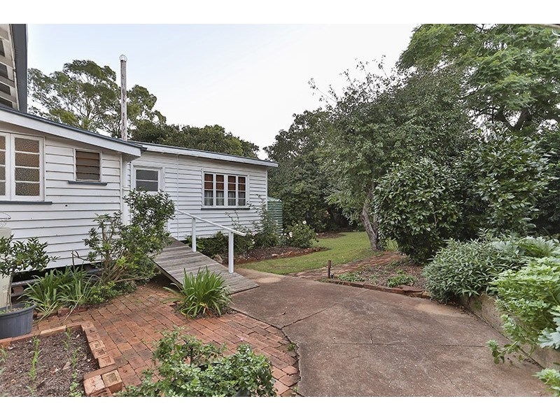 67 Mackenzie Street, Mount Lofty QLD 4350