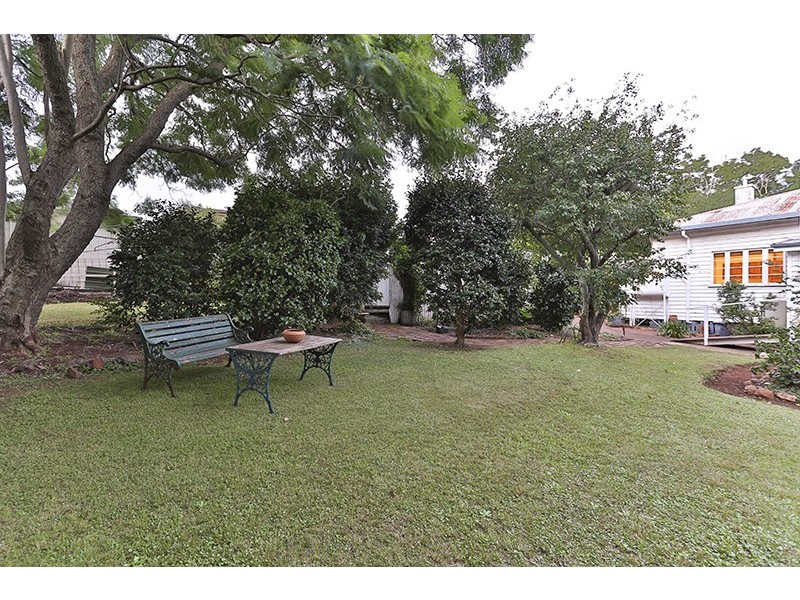 67 Mackenzie Street, Mount Lofty QLD 4350